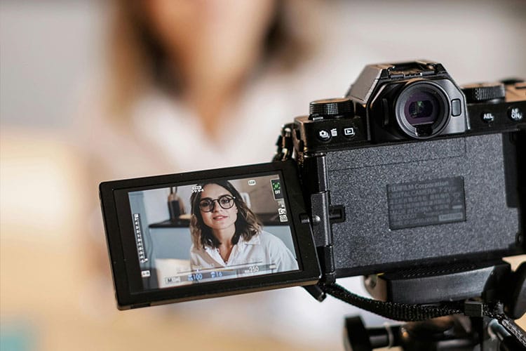 Cámara Mirrorless grabando video